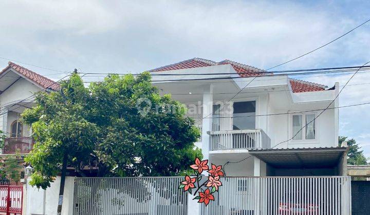 Rumah 2 Lantai Bagus di Cireundeu, Tangerang Selatan, Banten 2