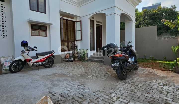 For Sale Classic House Newly Renovated Dalam Komplek di Lebak Bulus