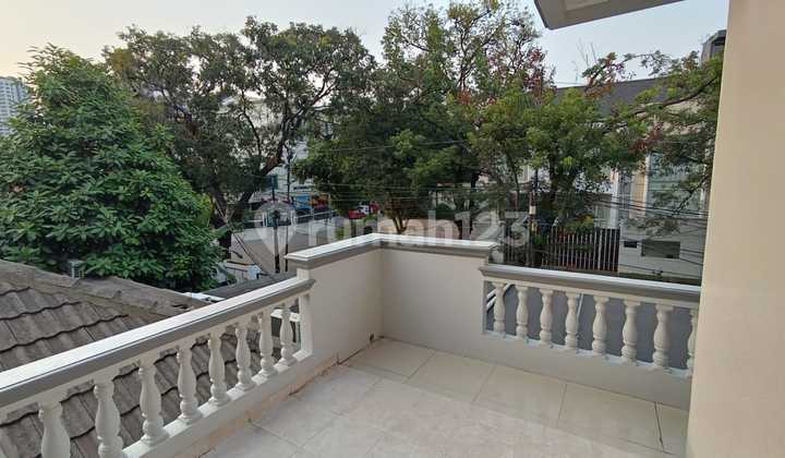 DIJUAL CEPAT RUMAH TERAWAT SIAP HUNI AREA KEBAYORAN BARU 2