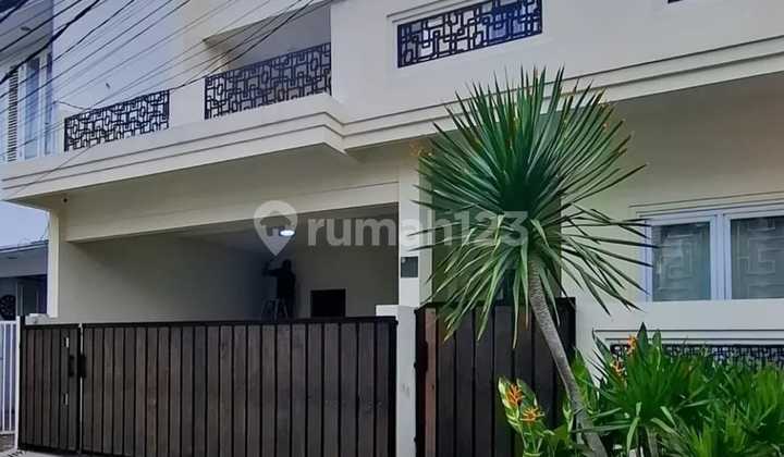 Di Jual Rumah Secondary Baru di Renovasi Total Dengan Material Berkualitas Kondisi Siap Huni dan Semi Furnished Di Jual Rumah Secondary Baru di Renovasi Total Dengan Material Berkualitas Kondisi Siap Huni dan Semi Furnished