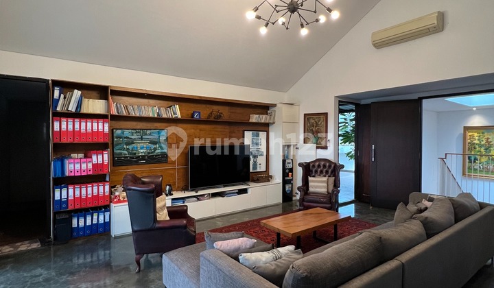 Dijual rumah cantik, rapi dan terawat di Kemang, Jakarta Selatan 2