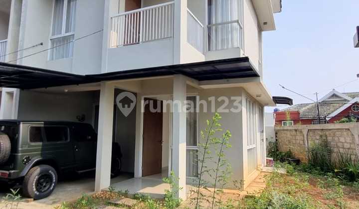Rumah 2 Lantai Posisi Pojok Taman Luas Dalam Cluster di Area Bintaro Sektor 3