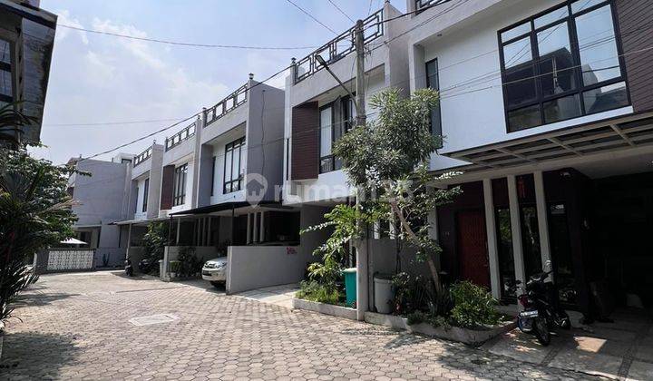 Dijual Rumah Dekat Mrt Lebak Bulus, Akses di Pinggir Jalan Utama Cirendeu 1