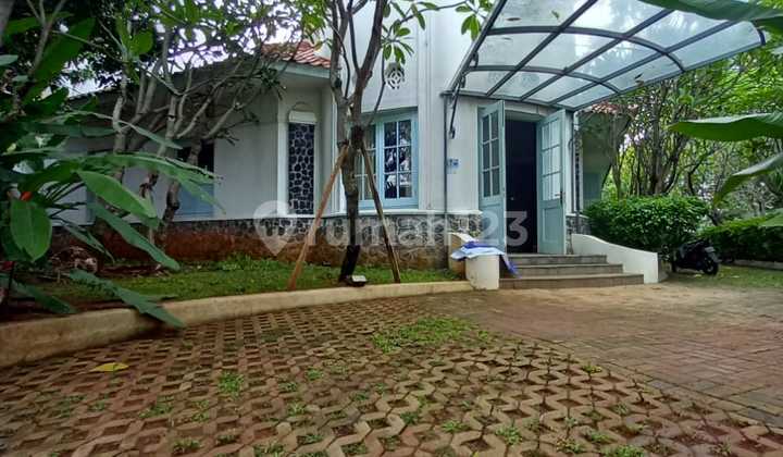 House For Sale Rumah Clasic, Luas,Asri dan Nyaman di Area Menteng Pegangsaan Jakarta Pusat