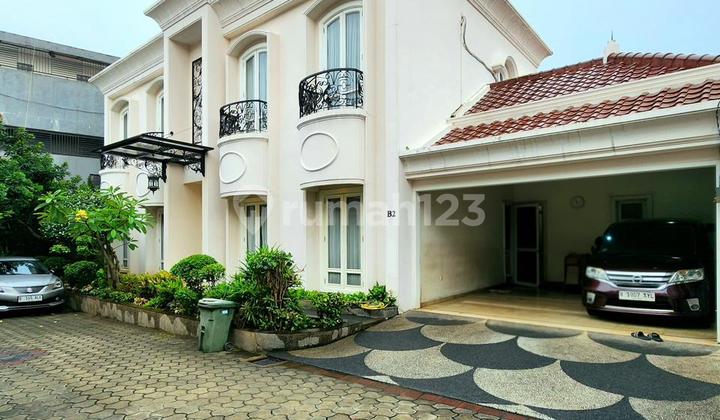 Rumah Modern Classic Siap Huni Dalam Private Townhouse di Cilandak