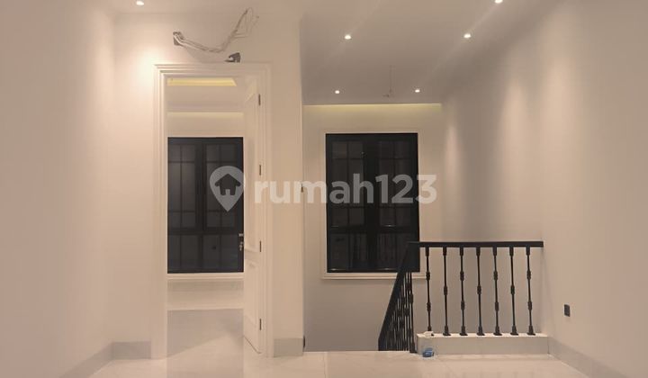 Jual Rumah Baru Dua Unit Siap Huni Desain American Classic Dalam Komplek di Cempaka Putih Jakarta Pusat