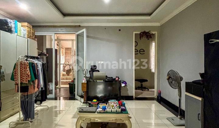 Dijual Rumah Secondary Terawat Siap Huni dengan Halaman Luas Berlokasi di Area Bsd, Tangerang Selatan 2