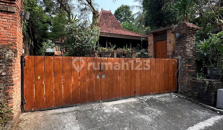 Bintaro Sektor 9 - Senayan Dalam Cluster Classic Traditional House