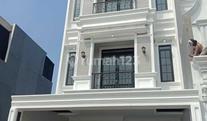 Rumah Baru American Classic di Dalam Townhouse di Jagakarsa Jaksel