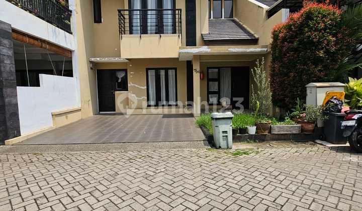 For sale modern minimalist house in a townhouse on Kusir land, Kebayoran Lama area 2