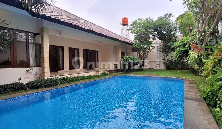 For Rent Rumah Siap Huni dengan Taman yang Indah Area Kemang Jakarta Selatan 2