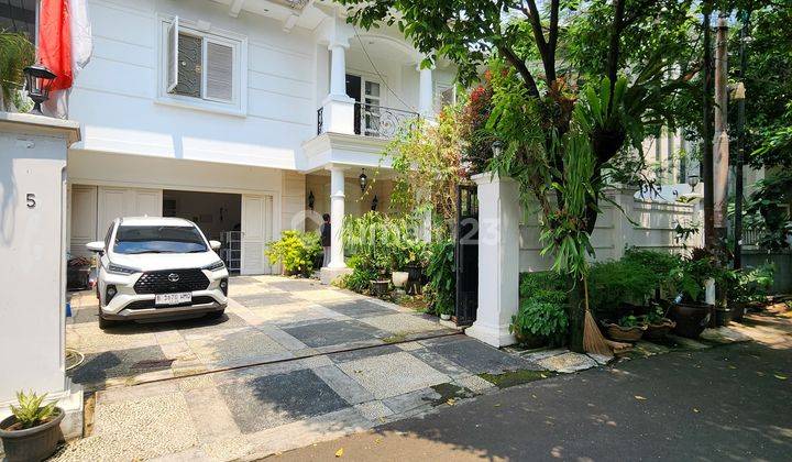 Rumah 2 Lantai Bagus Semi Furnished Di Kebayoran Baru, Jakarta Selatan 1