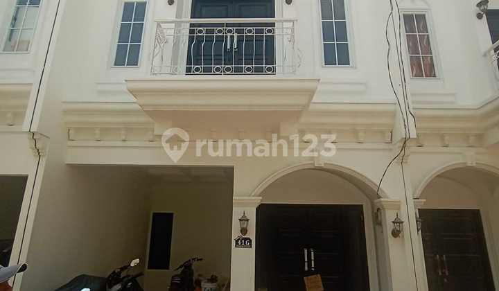 NEW 2-STORY HOUSE + ROOFTOP READY TO OCCUPY INSIDE TOWNHOUSE IN JAGAKARSA
