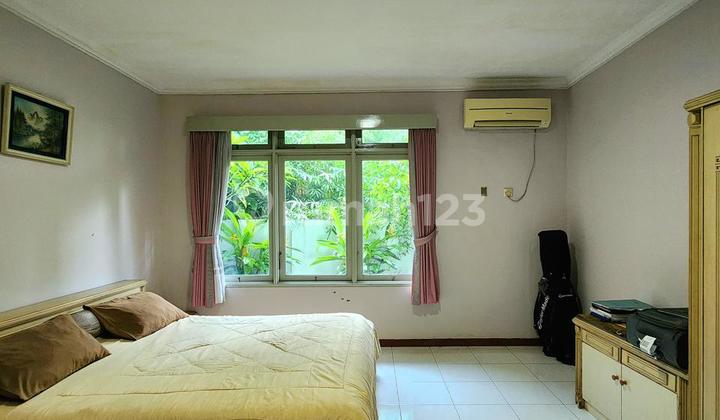 Rumah Asri, Void Tinggi, Layout Terbuka, Nyaman, Terawat dan Siap Huni di Kebayoran Lama 2