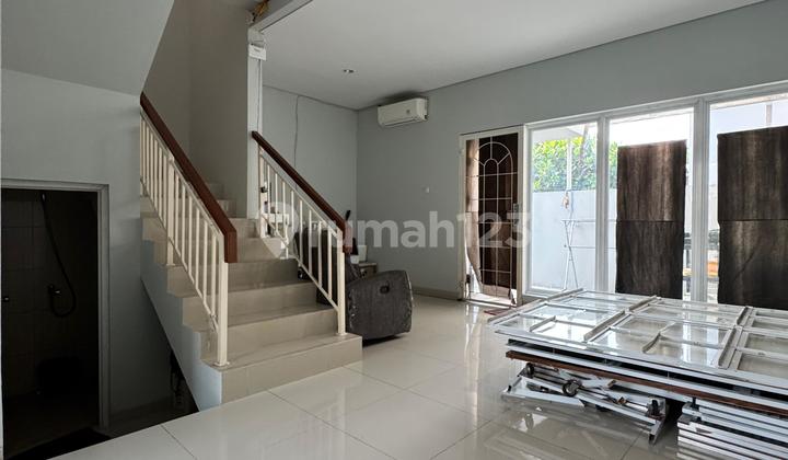 Dijual Rumah Modern Siap Huni di Cirendeu, Tangerang Selatan 2