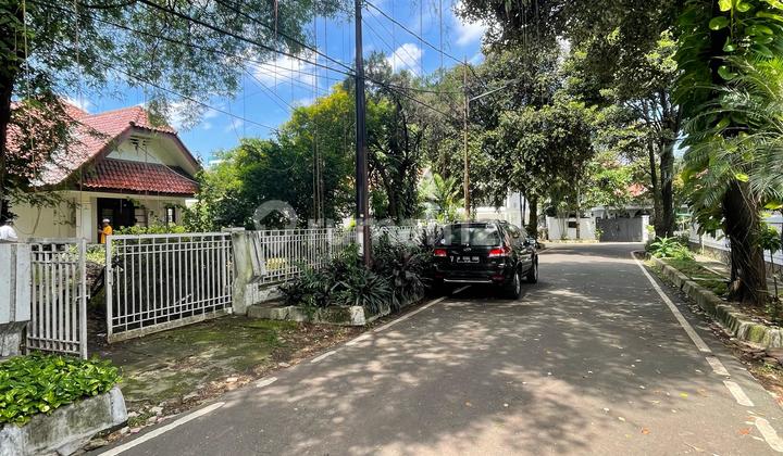 Rumah Lama dengan Konsep Kolonial Belanda Lingkungan yang Nyaman di Menteng Jakarta Pusat 2