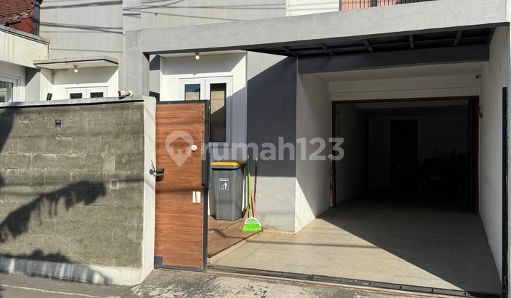 Dijual rumah modern tropis dengan smart home system di Tanjung Barat, Jakarta Selatan 2