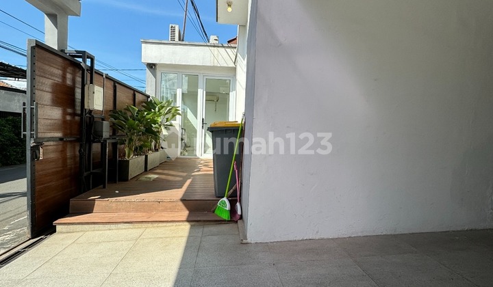 Dijual Rumah Modern Tropis dengan Smart Home System di Tanjung Barat, Jakarta Selatan Dijual Rumah Modern Tropis dengan Smart Home System di Tanjung Barat, Jakarta Selatan