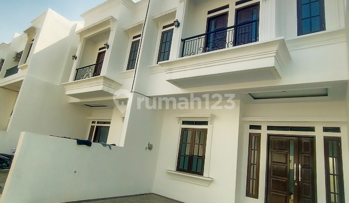 Brand New House Siap Huni Dalam Townhouse Margasatwa Cilandak Lingkungan Sangat Nyaman 2