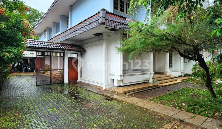 Rumah Lama Konsep Modern, Akses Jalan Lebar di Bangka Kemang, Jakarta Selatan