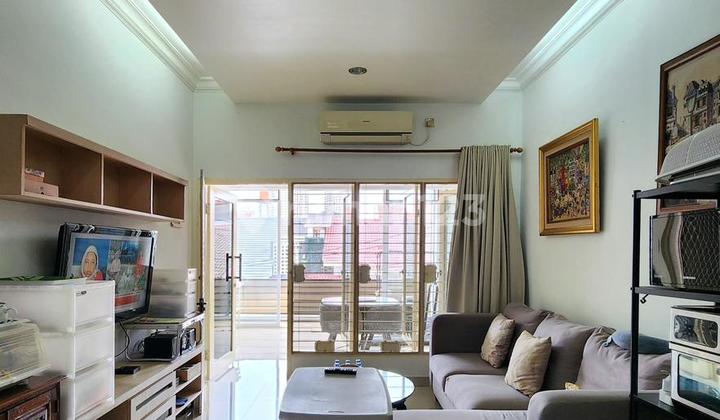 Rumah Apik dan Terawat dengan Row Jalan bisa 2 Mobil, Lingkungan Nyaman dan Tenang