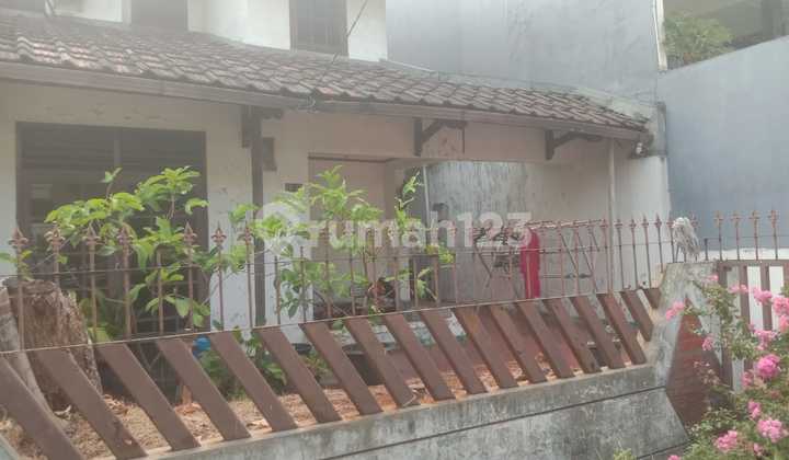 Dijual Rumah Lama Dalam Komplek Besar Bintaro Pesanggrahan Jakarta Selatan
