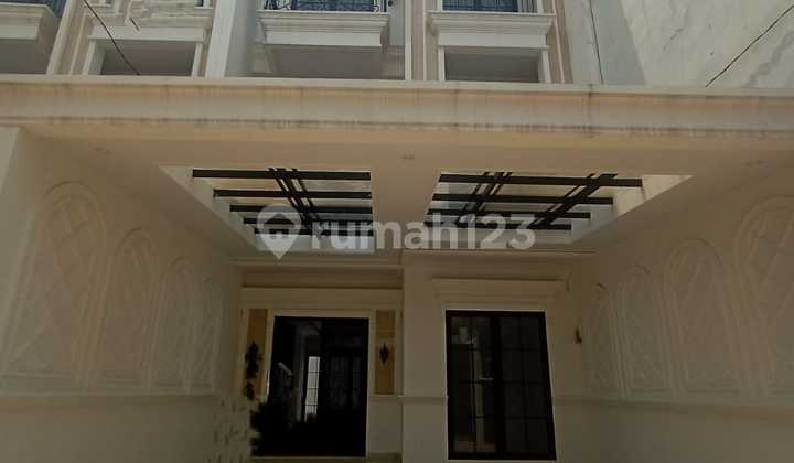 Brand New House Siap Huni Dalam Townhouse di Jagakarsa Lingkungan Sangat Nyaman dan Aman