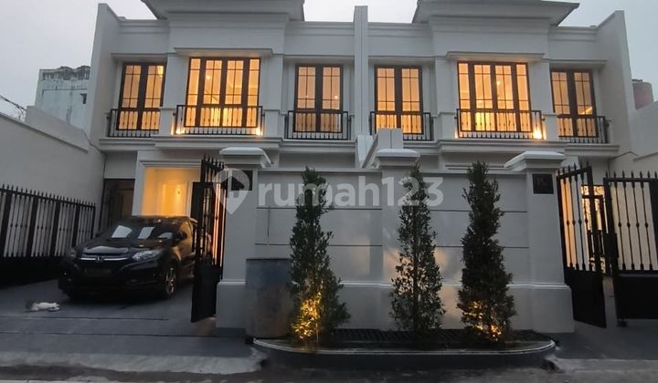 Jual Rumah Baru Dua Unit Siap Huni Desain American Classic Dalam Komplek di Cempaka Putih Jakarta Pusat