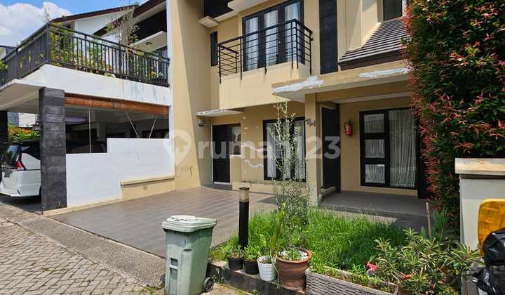 For sale modern minimalist house in a townhouse on Kusir land, Kebayoran Lama area