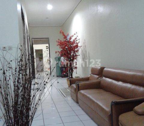 Rumah Glodok, Jl. Kemenangan,  2,5 Lantai, 0838-7556-8688 2