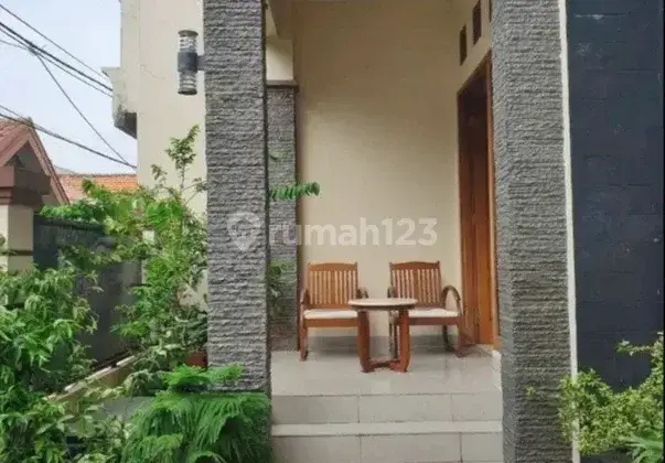 SELATAN RUMAH KOKOH 2 LT SEMI FURNISHED 142 2