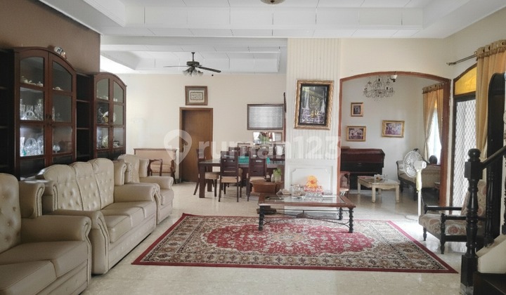 LUAS! 500m² Bangunan 375m² Luas Tanah , SHM Lengkap. Cocok untuk Keluarga Besar Pulo Asem Rawamangun 371B