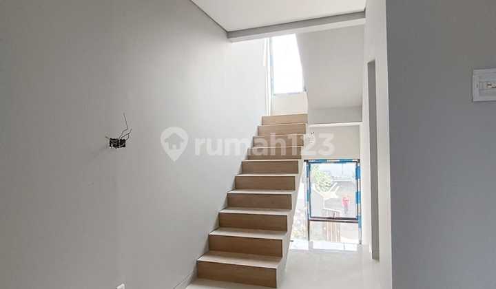Sisa 1 Unit! Rumah Baru 3 Lantai Modern Tropis di Duren Sawit Jakarta Timur S453 2