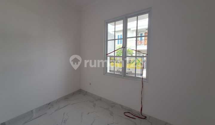 "New 2 Billion House in Cempaka Putih?! Strategic Location & Move-in Ready!" 2