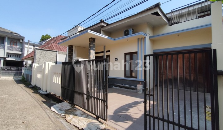 "Jual Cepat! Rumah 1 Lantai 225 M² di Perumahan Tenang Cilangkap - Harga Nego!" 385