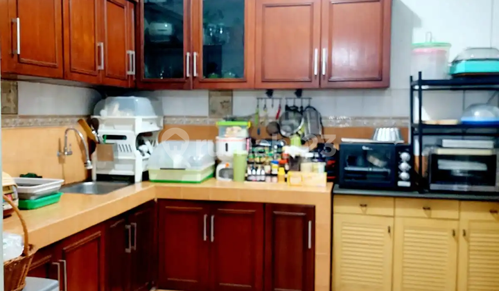 Corner House for Sale at a Low Price + Shop on the Side of Galaxy Main Road, South Bekasi, Negotiable Price Until Sold 2