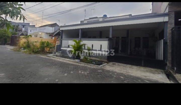 Dijual Rumah Lokasi Strategis Jalan Depan Lebar di Harapan Indah Bekasi 2