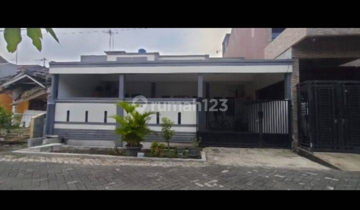 Dijual Rumah Lokasi Strategis Jalan Depan Lebar di Harapan Indah Bekasi 1