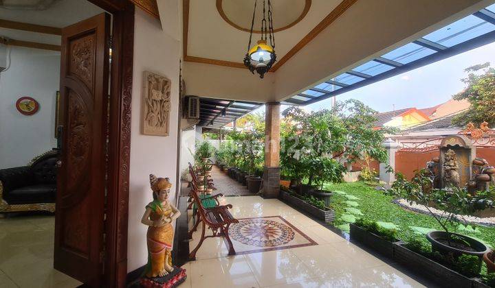 Rumah Hoek Ada Kolam Renang Pribadi Dijual di Komplek Curug Indah Jakarta Timur 1