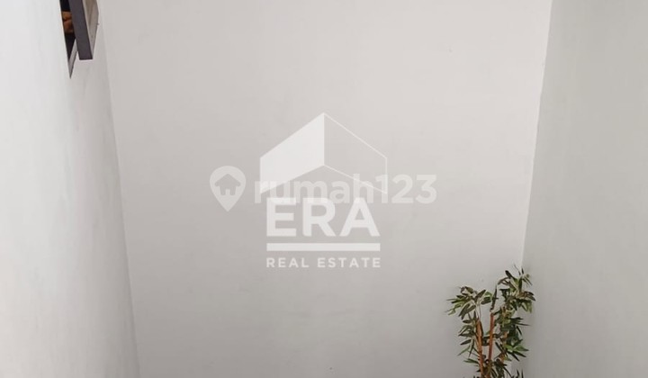 Ready-to-Occupy Boarding House in Matraman Dalam, Central Jakarta 2