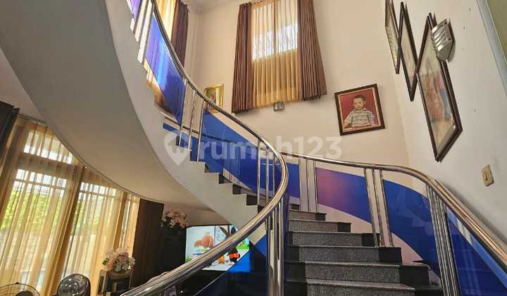 Luxury house with swimming pool facilities, 2 luxurious floors in CAKUNG EAST JAKARTA 2