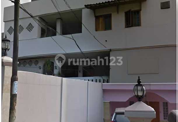 tampak depan rumah di komplek batan lebak