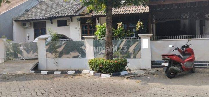 Dijual Rumah Tua Hitung Tanah di Kemang Pratama 1 Bekasi 1