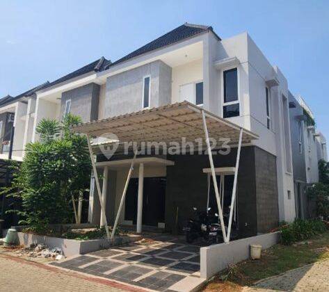 Dijual di Bawah Harga Pasar Rumah Hook 2 Lantai di Springville Bekasi 1