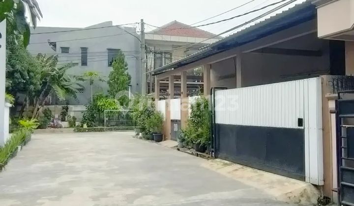 Dijual Cepat Rumah Hook Luas dan Strategis di Bulevar Hijau Harapan Indah