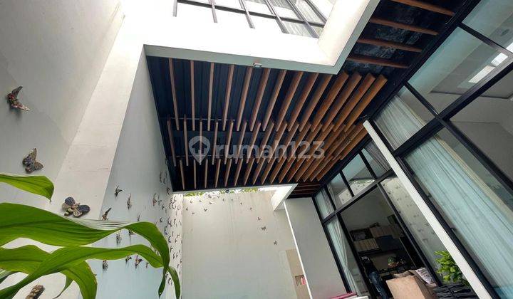 Dijual Rumah Modern Minimalis Dengan Fasilitas Kolam Renang di Cipayung Jakarta Timur 2