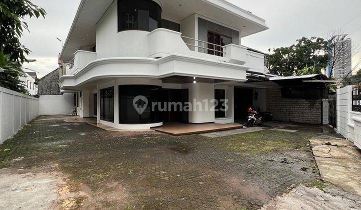 Disewakan Rumah 2 Lantai Pinggir Jalan Parkir Luas Bisa Untuk Kantor, Klinik, Sekolah, Restoran,cafe Dll Lokasi Strategis  1