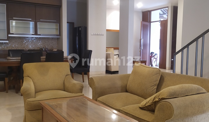 Disewakan Rumah Furnished 2 Lantai Posisi Hook Pondok Indah