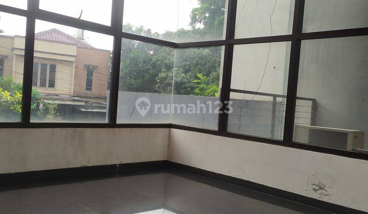 Disewakan Rumah 3 Lantai Hadap Timur Laut S0070 2