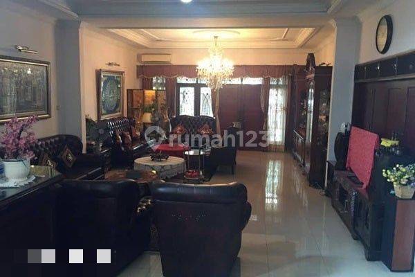 DISEWAKAN RUMAH 2 LANTAI LOKASI STRATEGIS S0092 2